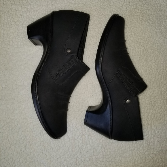 Heels - Picture 2 of 4